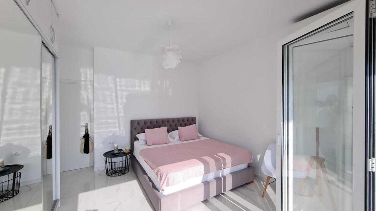 Rocknest Sea View Penthouse Apartment ซารานเดอ ภายนอก รูปภาพ